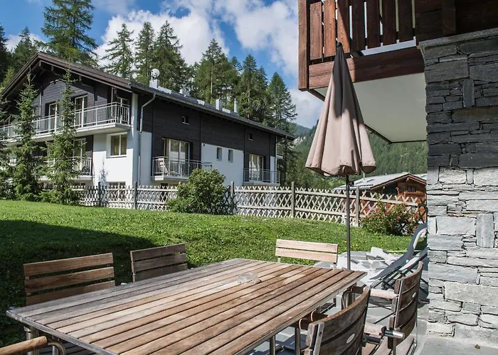 基督山小木屋旅馆 *