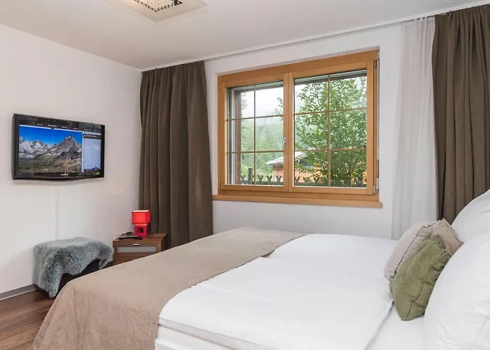 基督山小木屋旅馆 *